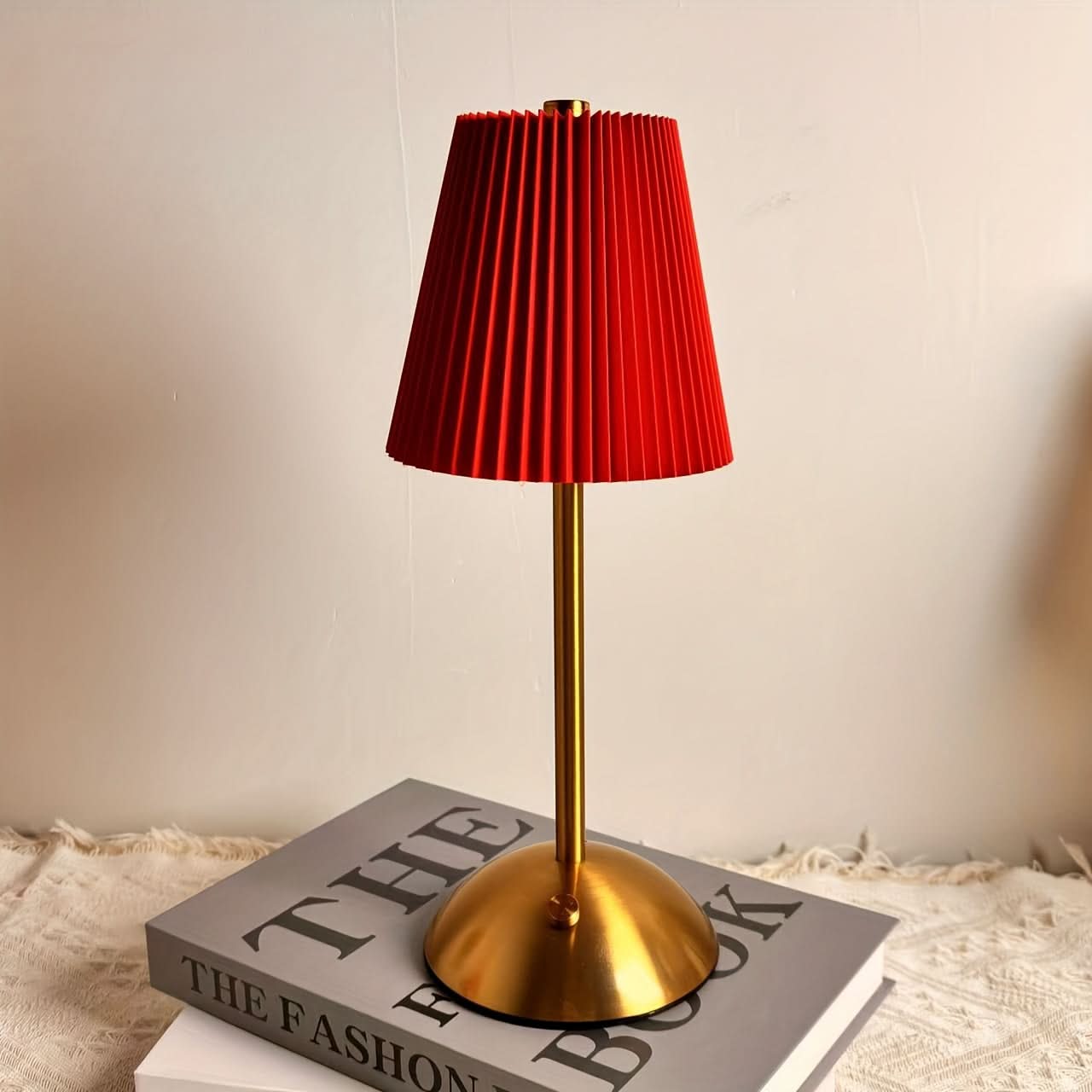 SereneGlow – Cordless Dimming Nightstand Lamp with Color Options