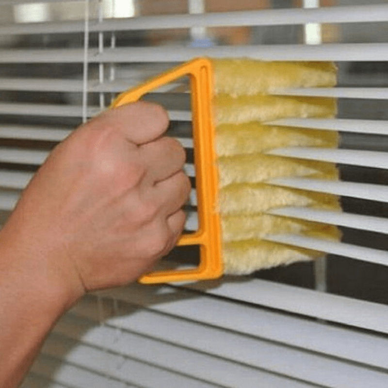 DustBuster Pro – Reusable Microfiber Brush for Windows & Blinds