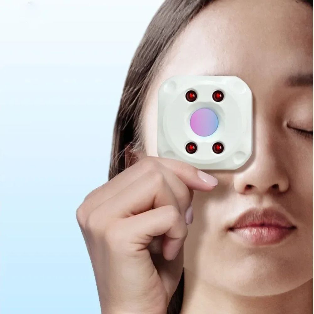 Privacy Guardian: Compact Camera Finder Device