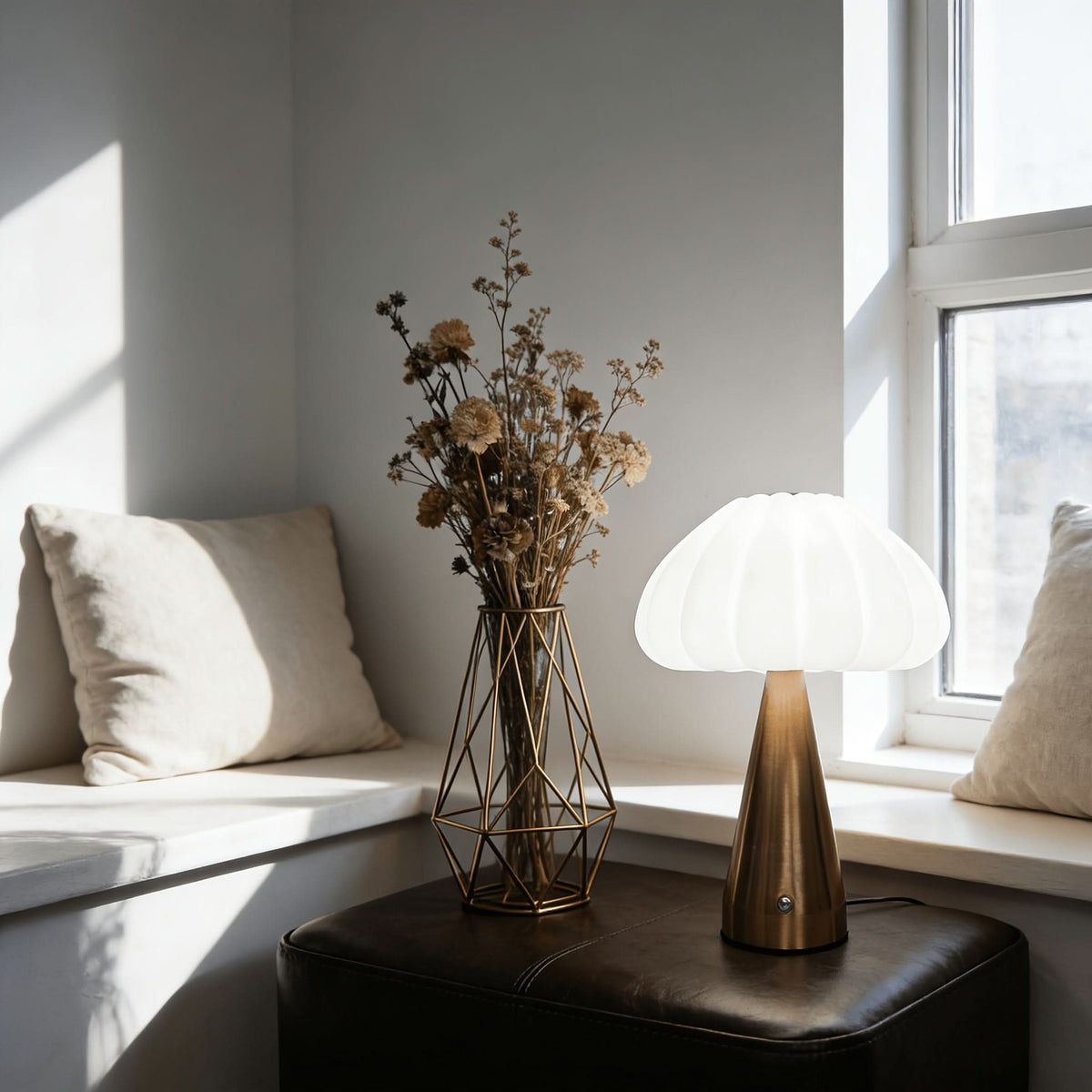 EleganceGlow – Stylish Table Lamp for Cozy Evening Ambiance