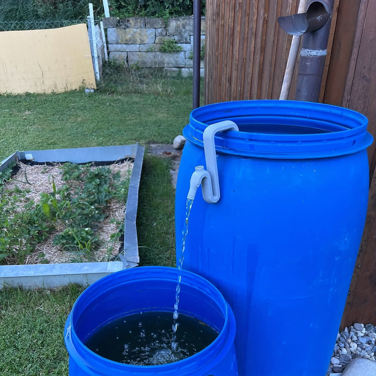AquaMover – Efficient Self-Priming Hose System for Quick Water Flow