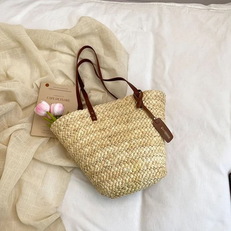 Coastal Chic – Stylish Woven Straw Tote for Summer Adventures