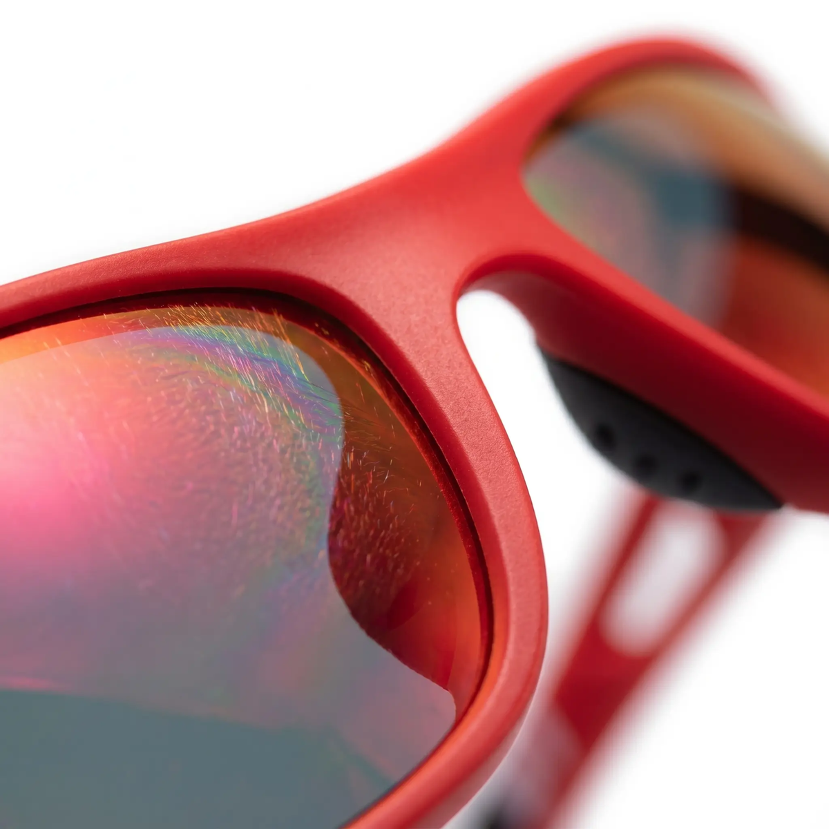 Performance-Driven Outdoor Sunglasses – UV Protection & Scratch-Resistant