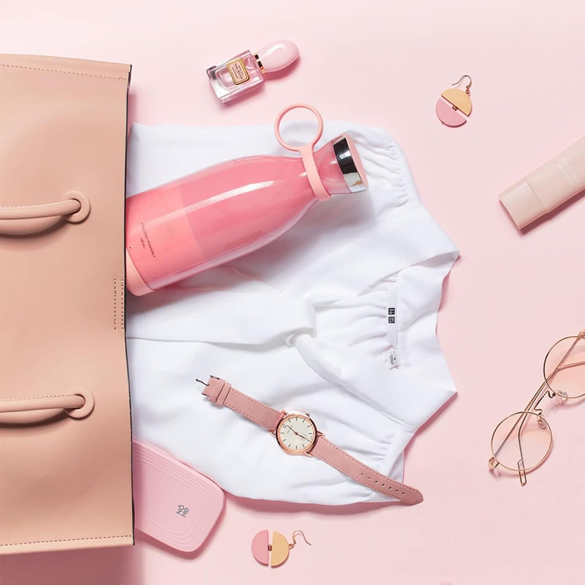 On-the-Go Smoothie Maker with Wireless Convenience