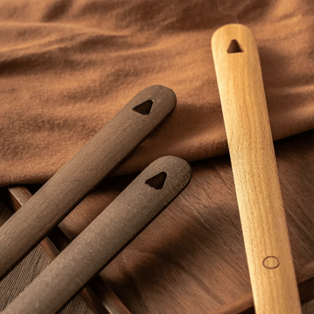 EASELUX – Magnetic Beech Wood Shoehorn for Effortless Wearing