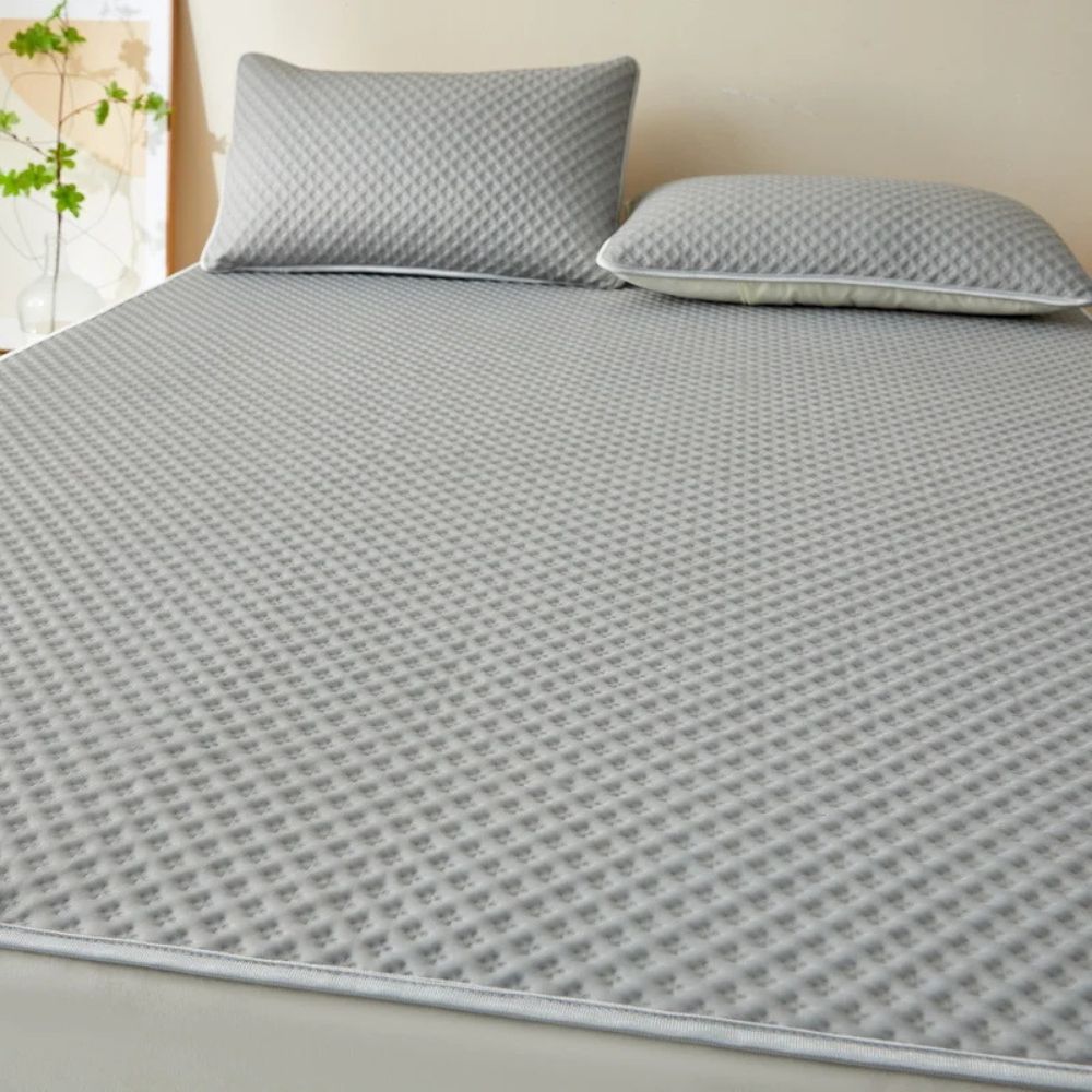 Breezy Comfort Bedding Set for Summer Nights