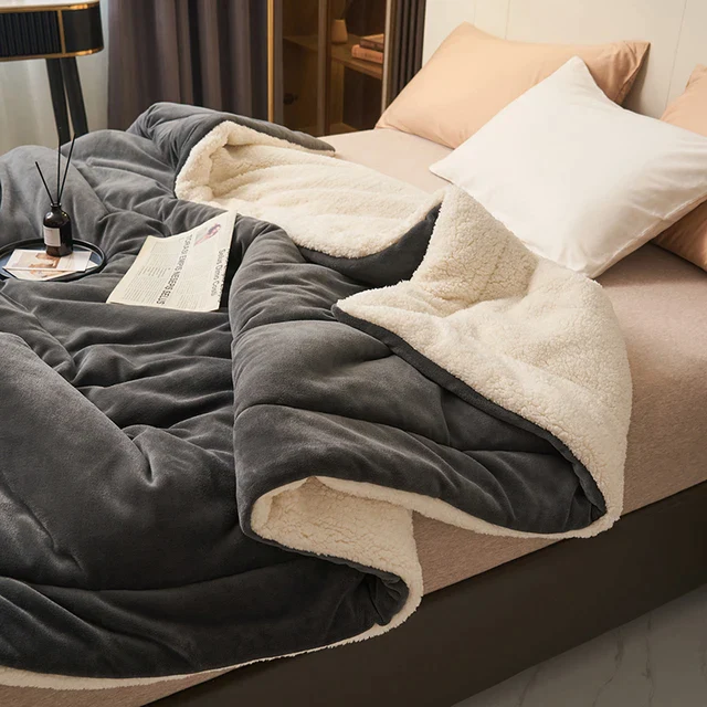 Cozy Haven – Plush Fleece Blanket for Ultimate Comfort