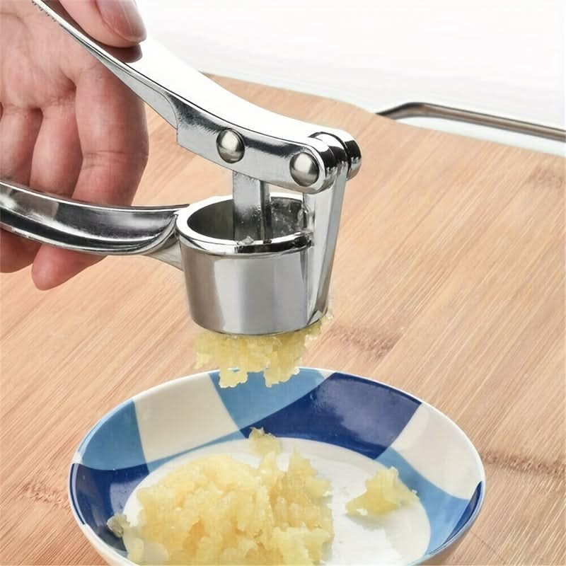 GarlicMaster – Sturdy Garlic Press for Effortless Crushing