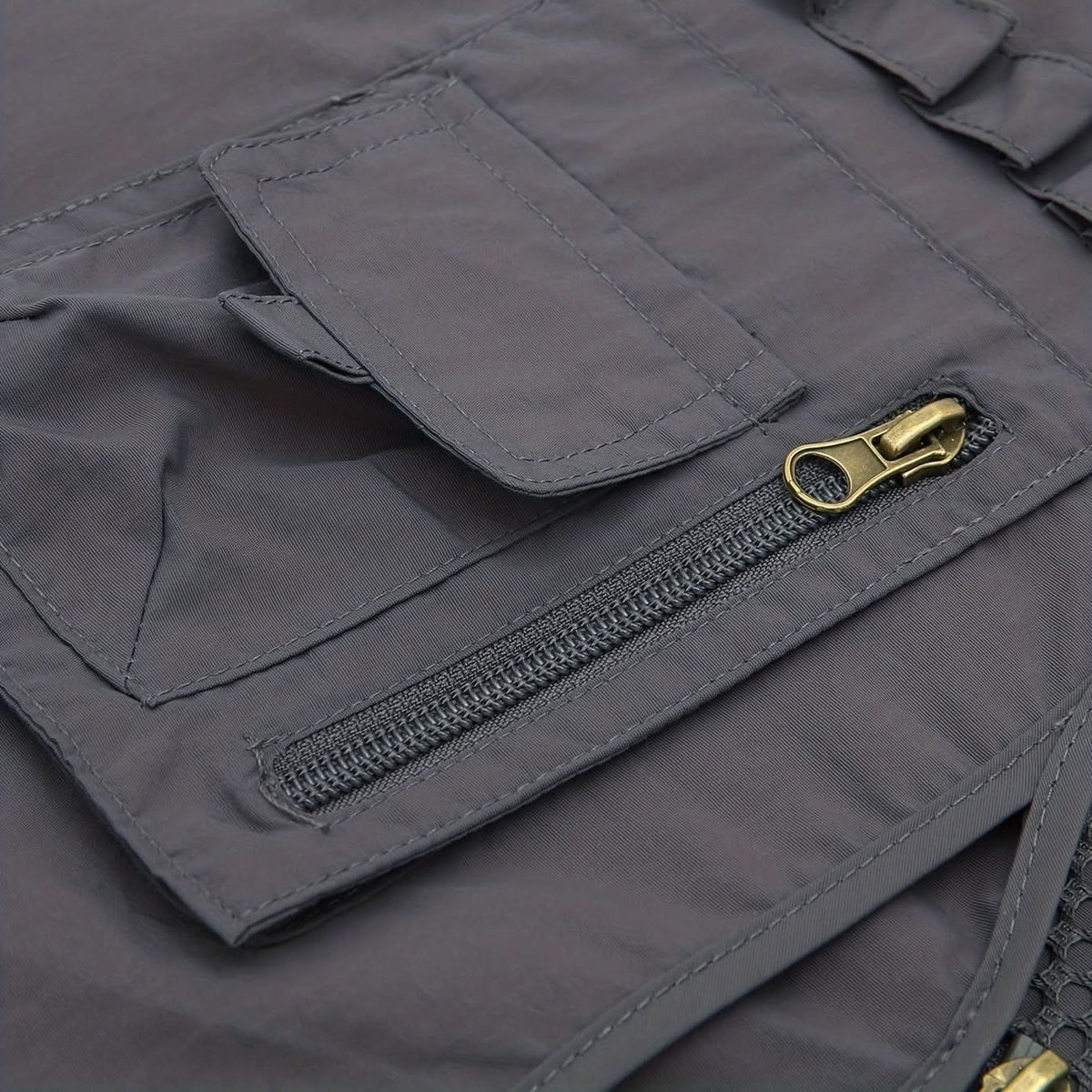 ExplorerPro – Versatile Outdoor Vest with Secure Zippered Pockets