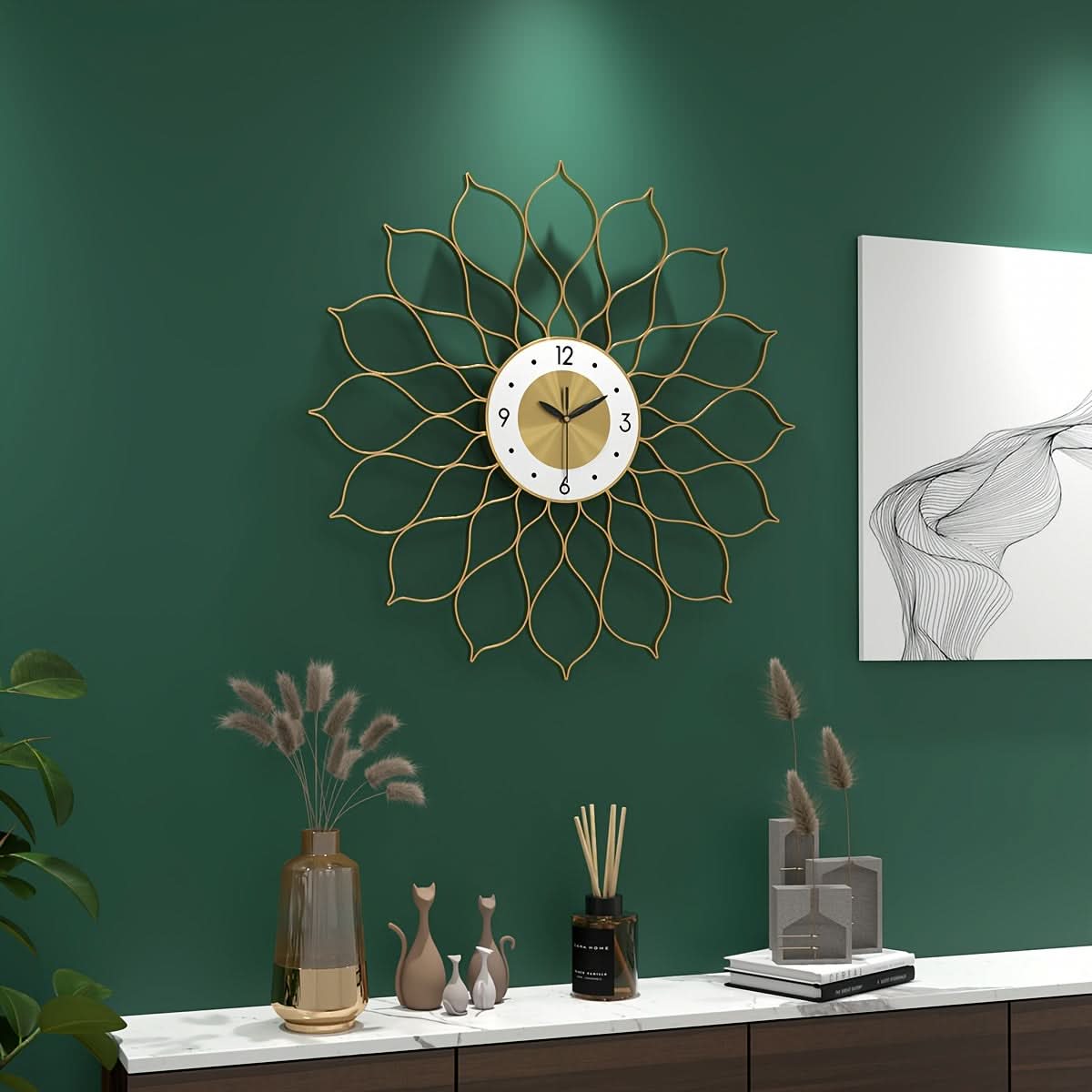 Sleek Elegance Gold Wall Clock for Contemporary Spaces