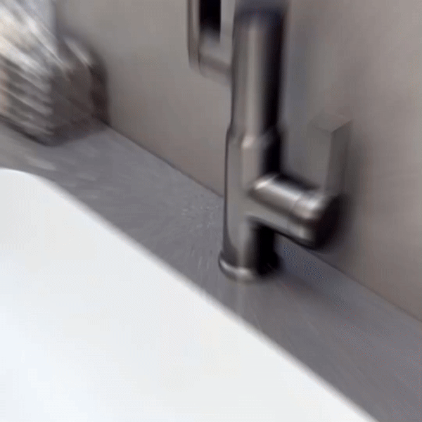 VersaFlow | 360° Adjustable Kitchen Faucet with Temperature Display