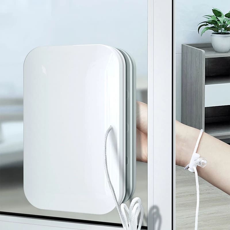 Dual-Sided Magnetic Window Cleaning Wizard