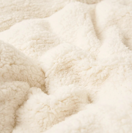 Cozy Haven – Plush Fleece Blanket for Ultimate Comfort