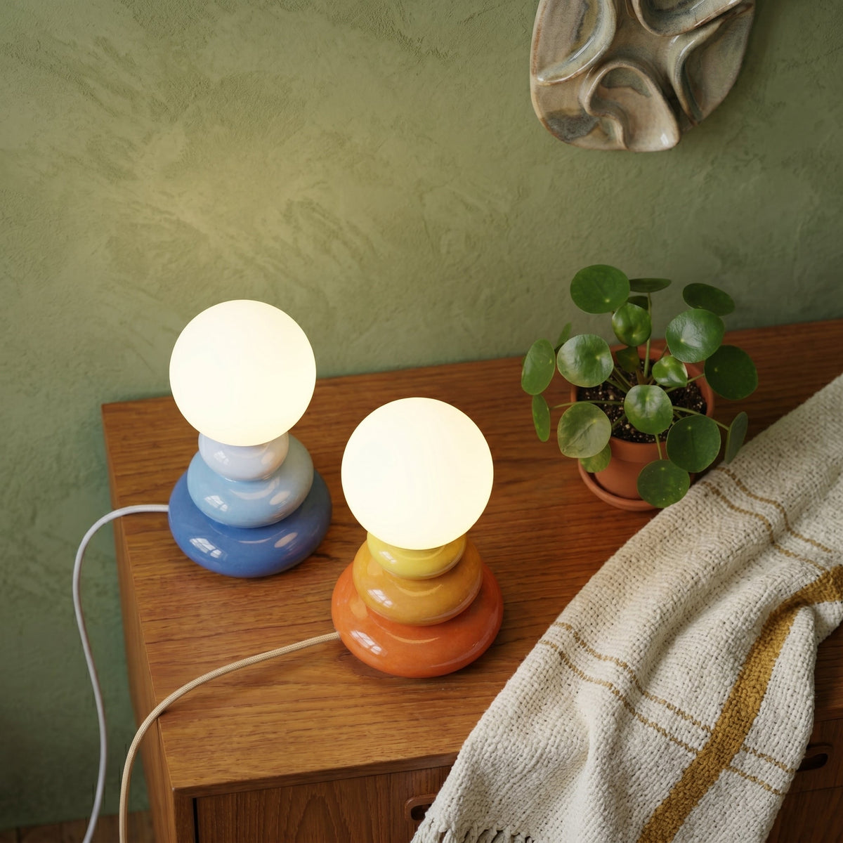 Compact USB-Powered Ceramic Table Lamp for Any Space