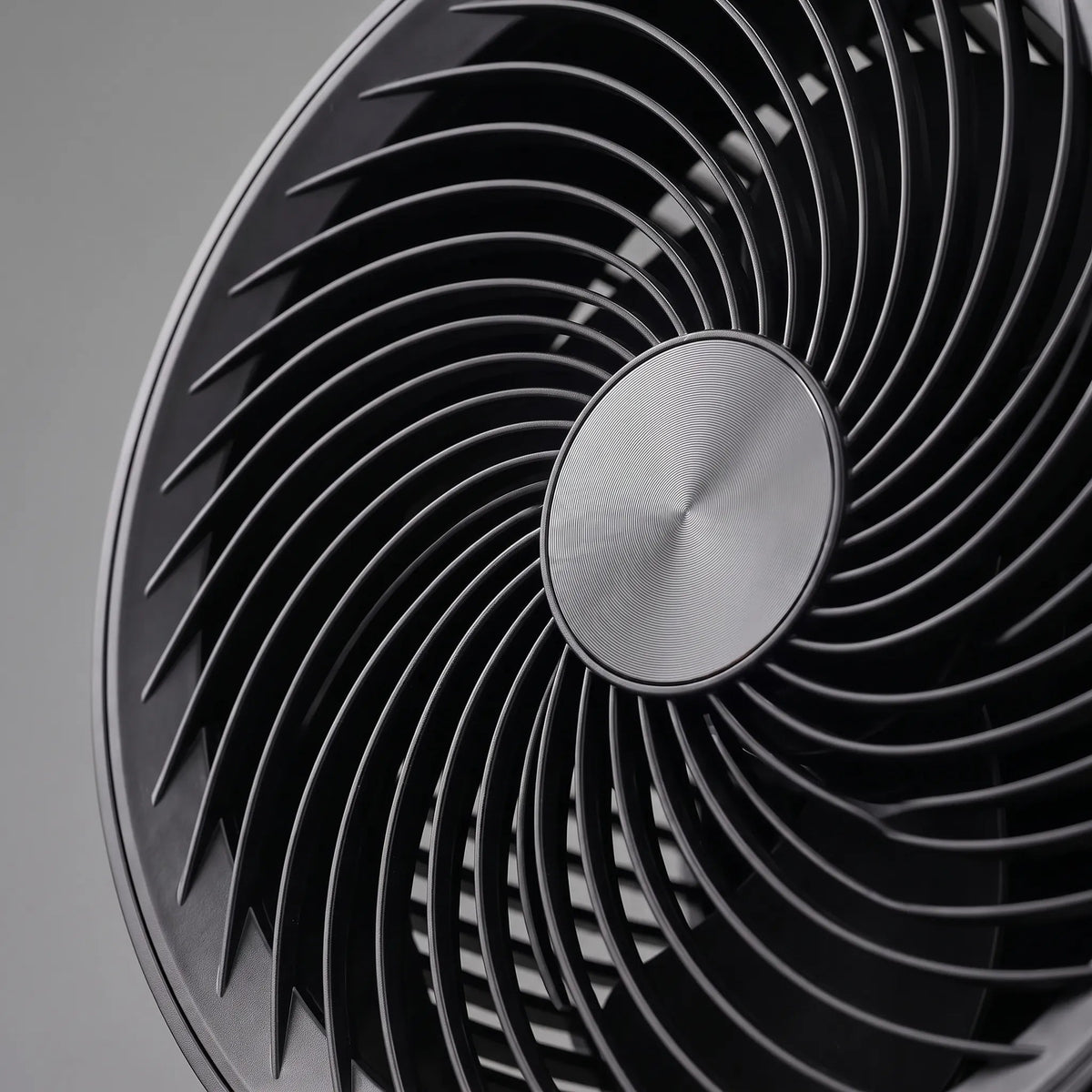 Efficient Airflow Desk Fan | Remote-Controlled Oscillating Design