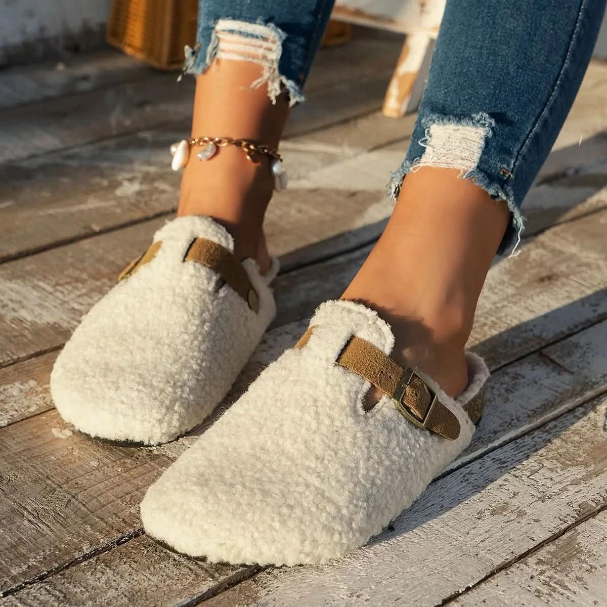 SnugFleece – Plush Indoor Mule Slippers for Winter
