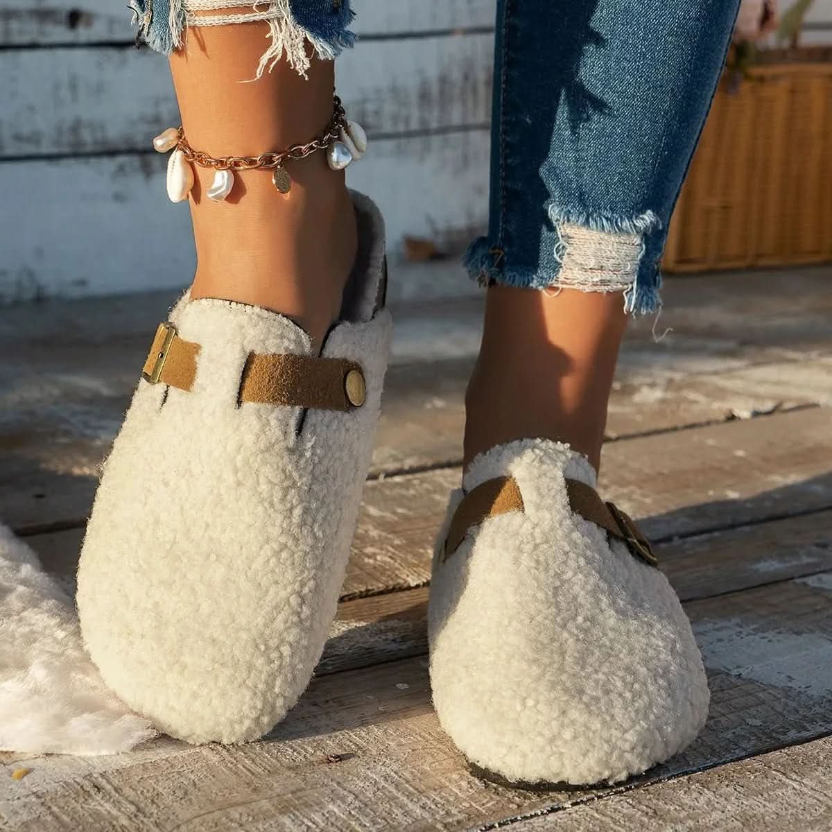 SnugFleece – Plush Indoor Mule Slippers for Winter