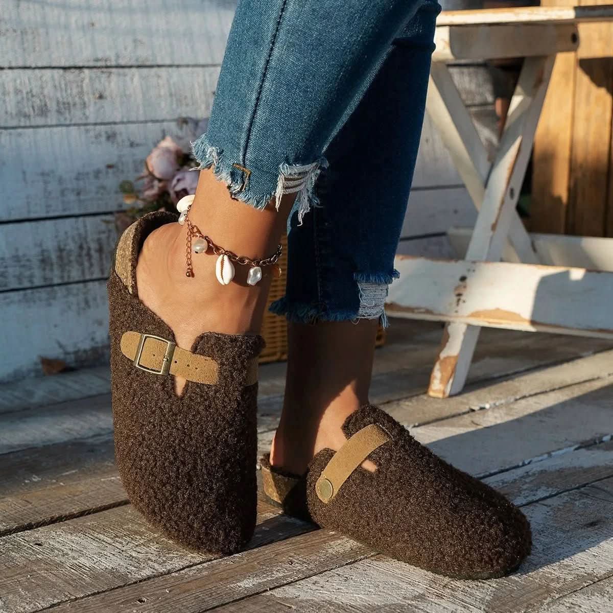 SnugFleece – Plush Indoor Mule Slippers for Winter