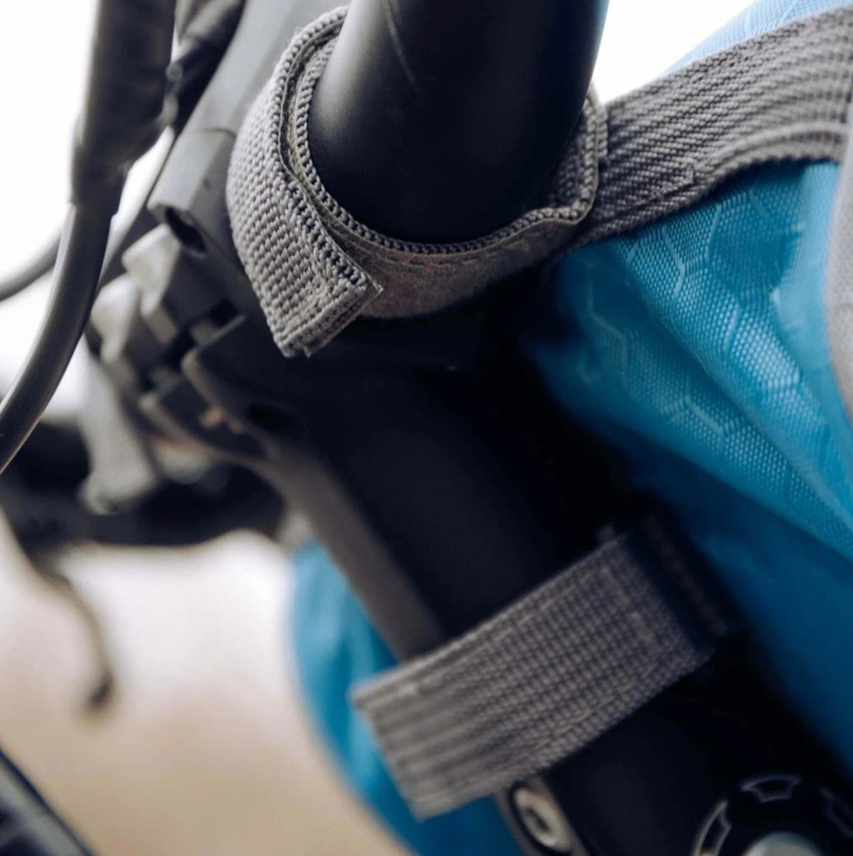 Bicycle Handlebar Bag Touchscreen Window & Splash-Resistant Nylon