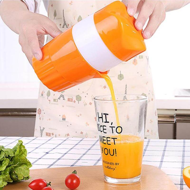 Citrus Juicer BPA-Free Integrated Strainer 10.1 Fl Oz Container