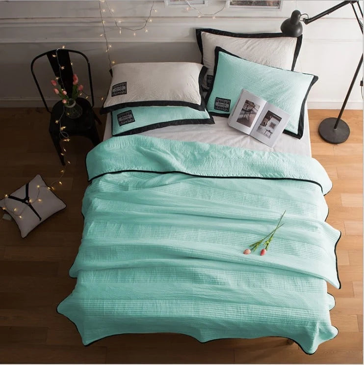 Cooling Throw Blanket Moisture-Wicking Hypoallergenic Polyester