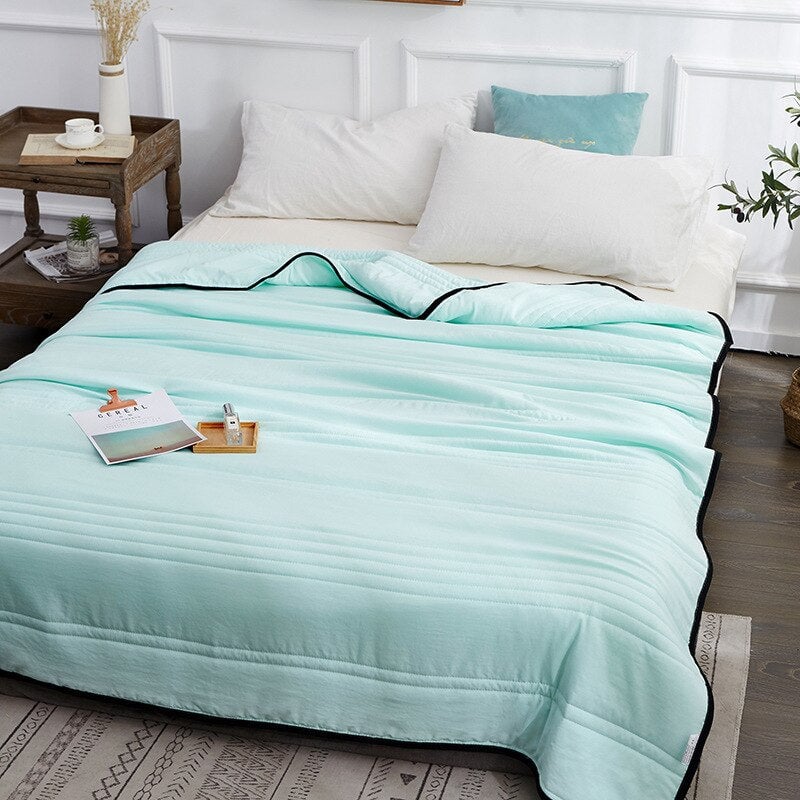 Cooling Throw Blanket Moisture-Wicking Hypoallergenic Polyester