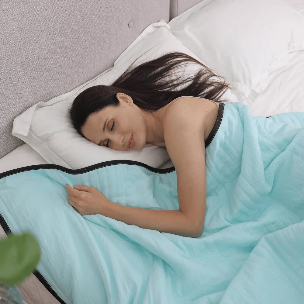 Cooling Throw Blanket Moisture-Wicking Hypoallergenic Polyester