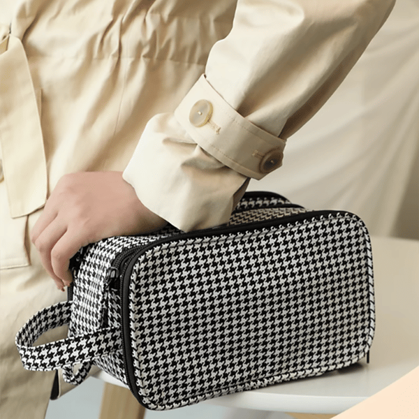 Cosmetic Bag Compartmentalized Elastic Bands & Mesh Pockets