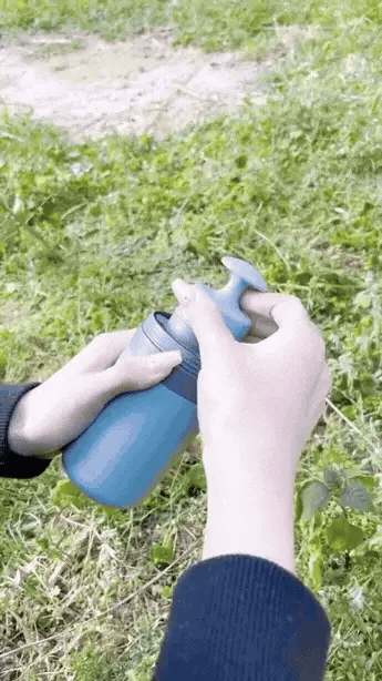 Dog Waste Grabber Touch-Free Six-Prong Integrated Bag Dispenser