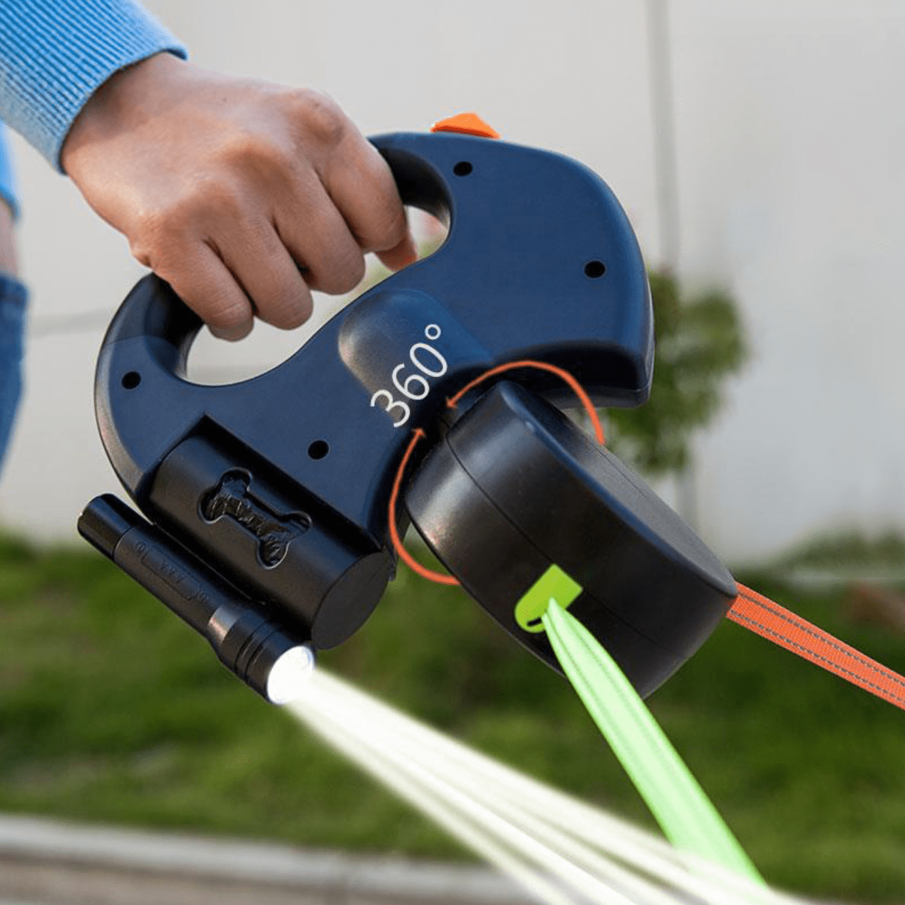 Double Dog Leash 360° Anti-Tangle One-Hand Control LED Light