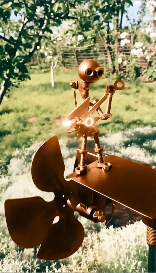 Garden Wind Spinner Wind-Powered Musician Figure