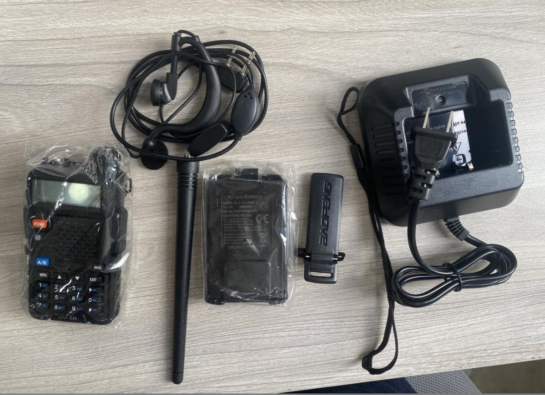 Handheld Two-Way Radio Dual Band VHF UHF 60-Hour Standby