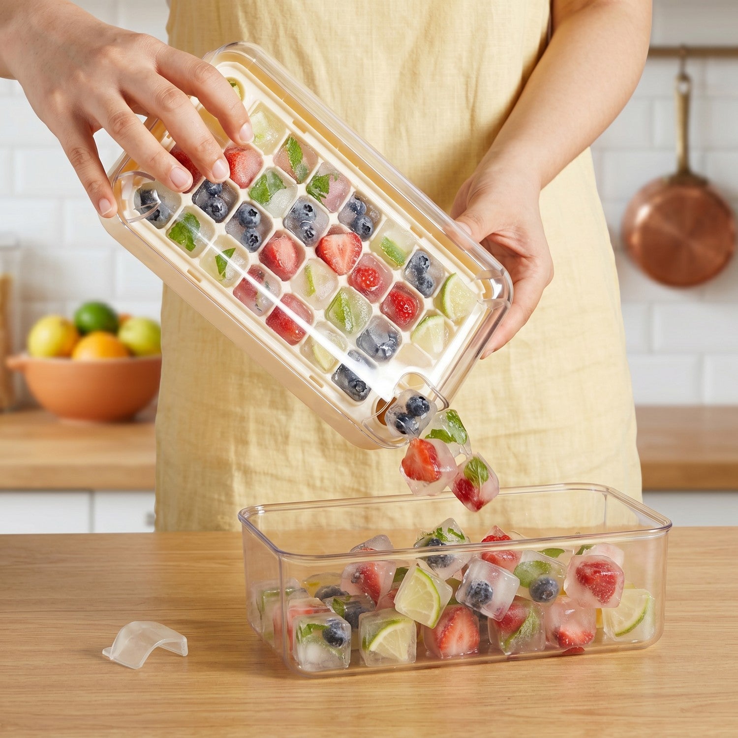 Ice Cube Tray One-Press Release 32-Cube Storage & Scoop