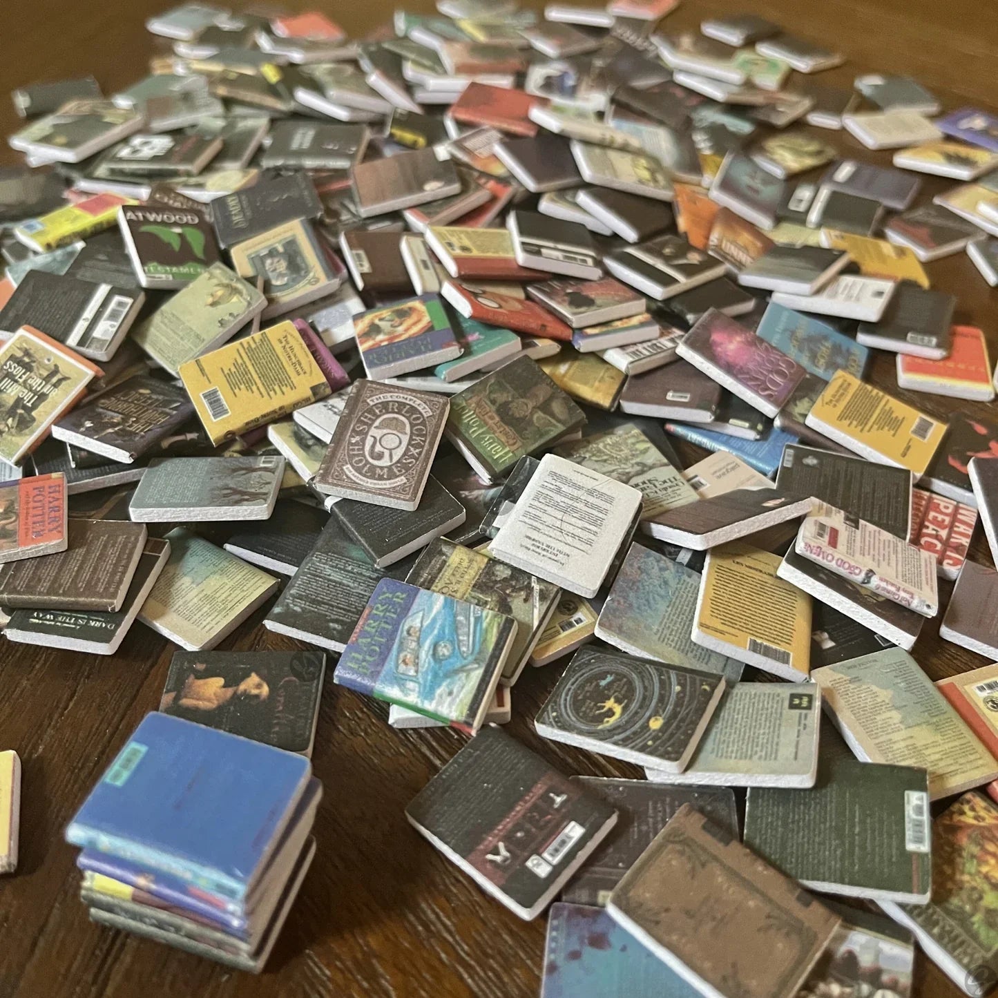Miniature Bookshelf Handcrafted 200 Mini Books Pocket-Sized Desk Decor