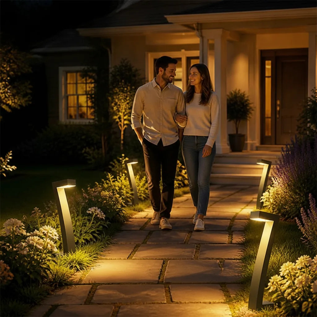 Outdoor Path Light Solar Dusk-to-Dawn IP65