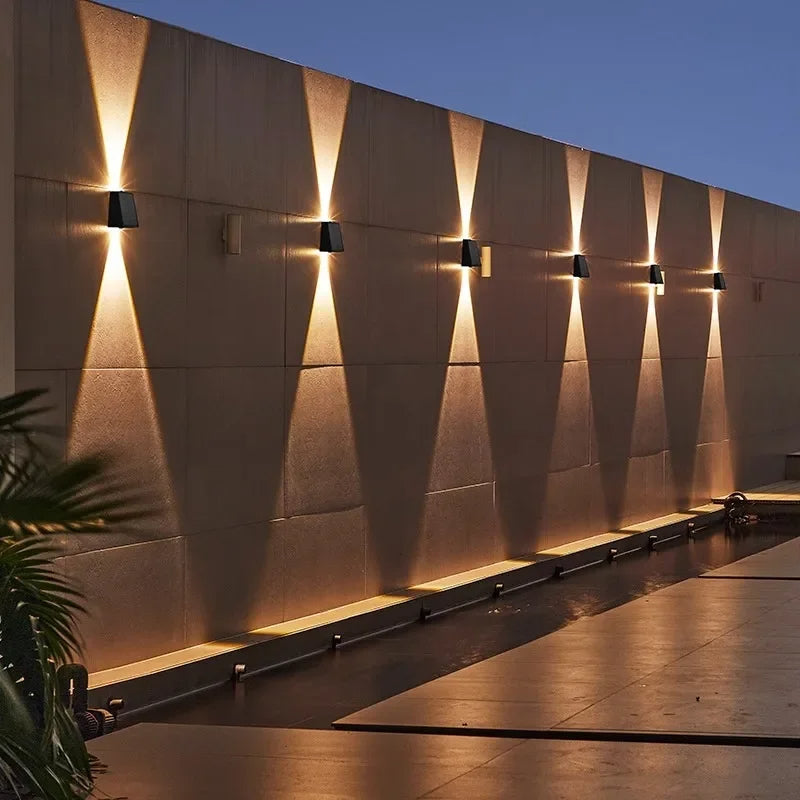Outdoor Solar Wall Light Wireless & Automatic Weatherproof 10-Hour Runtime