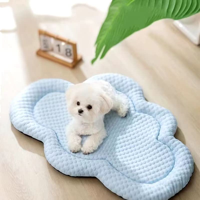 Pet Cooling Mat Cloud-Shaped Cooling Fiber & Machine Washable