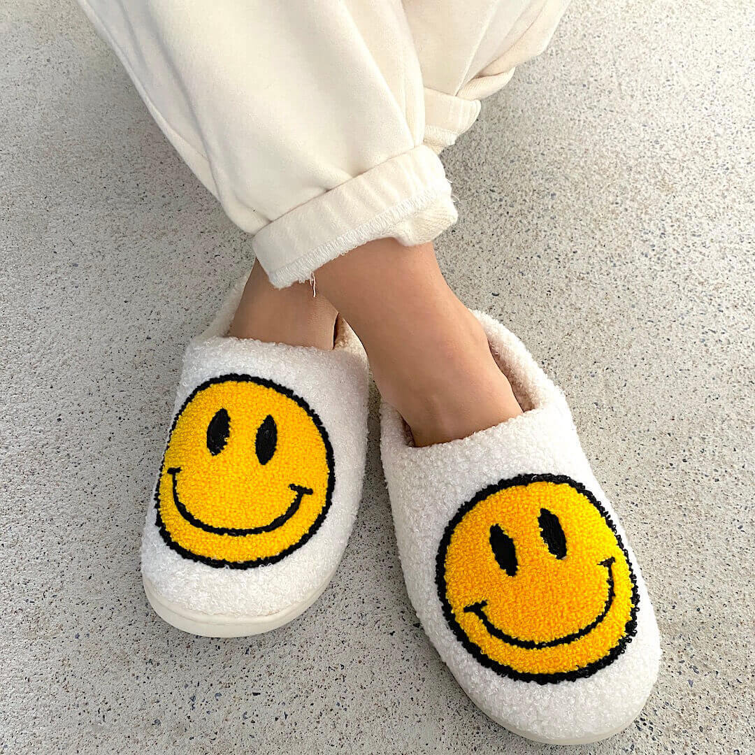 Plush Slippers Smiley Design Soft Lining Non-Slip Sole