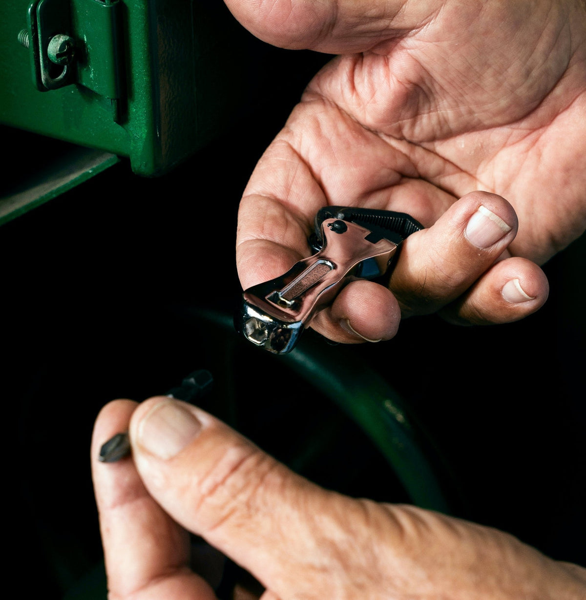 Ratchet Tool Compact Self-Adjusting 1/4 Inch Drive