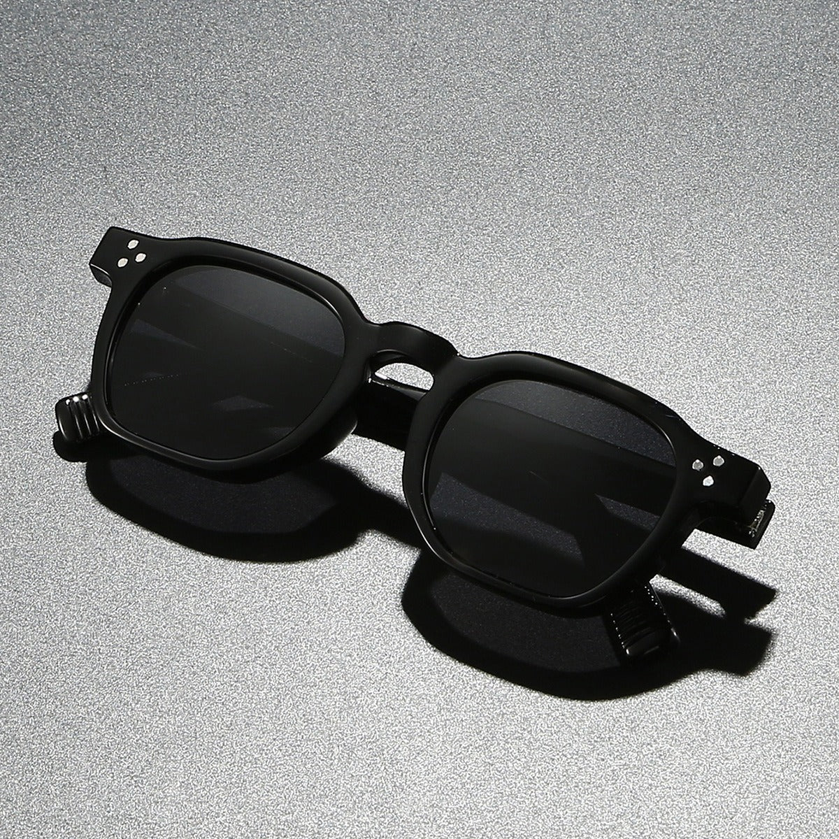 Sunglasses UV400 Protection & Scratch-Resistant Lenses