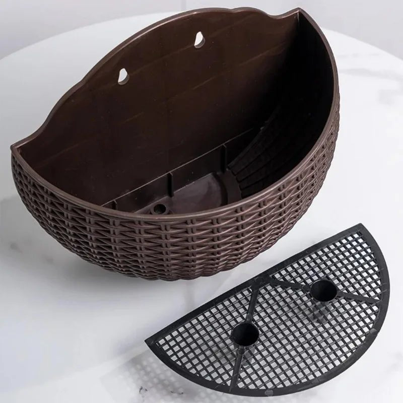 Wall Planter Space-Saving Rattan-Look Built-In Water Reservoir & Drainage