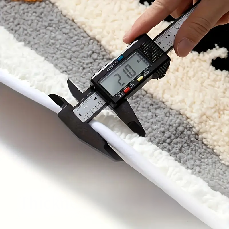 Luxurious Microfiber Bath Mat with Non-Slip Backing for Safety