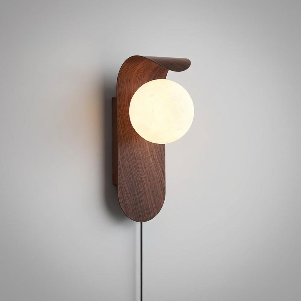Wall Lamp with Curved Frame