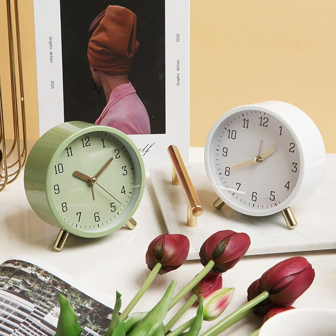 Elegant Silent Sweep Desk Clock – Battery-Powered Precision