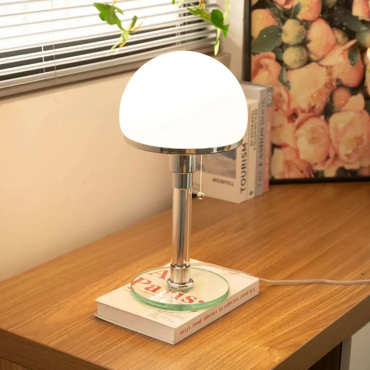 LuxeGlow – Vintage Glass Table Lamp with Bauhaus Flair
