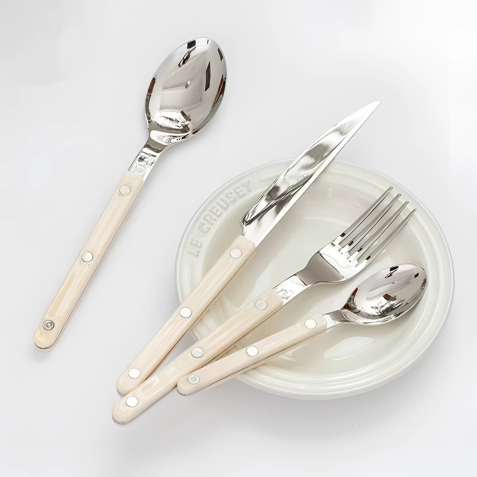 Sophisticated 24-Piece Flatware Collection with Sleek Handles