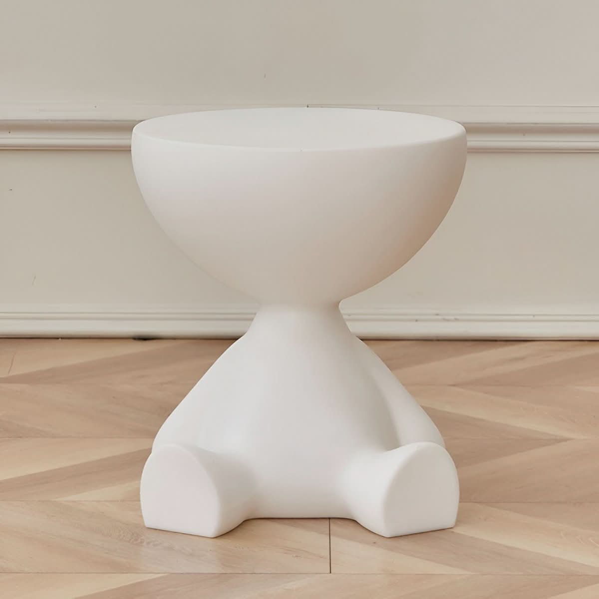 Sophisticated Circular Coffee Table for Modern Living Spaces