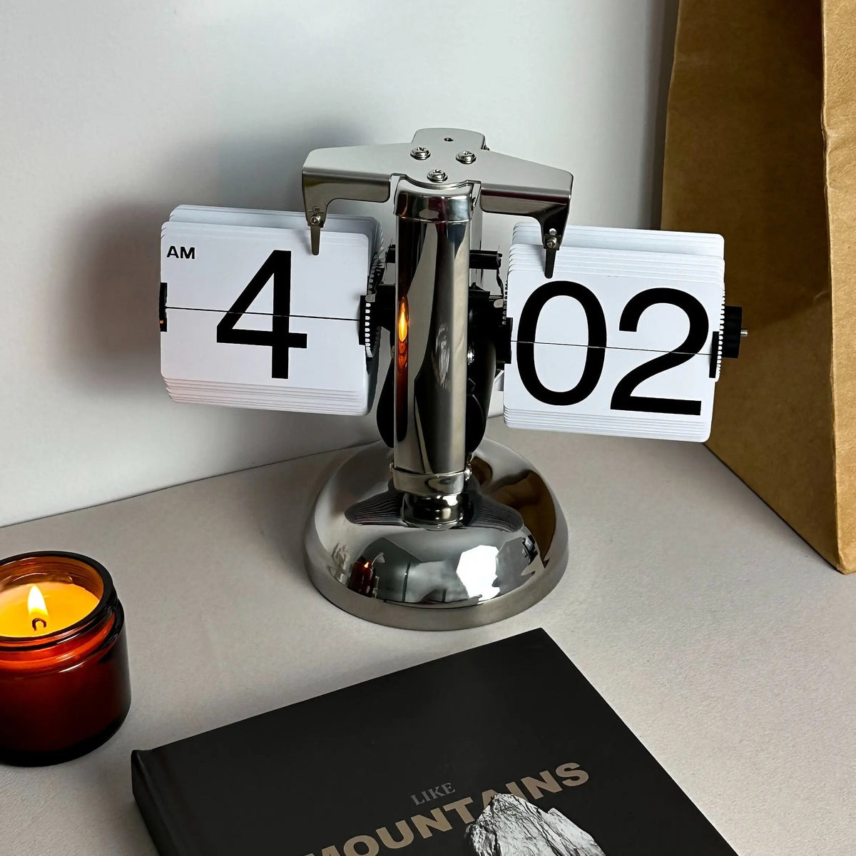 Chic Retro Flip Clock for Modern Spaces