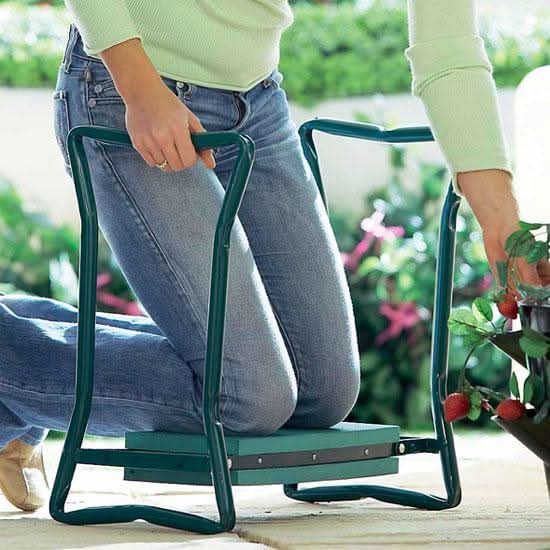 GardenEase - Versatile Seat and Knee Pad with Storage for Effortless Gardening