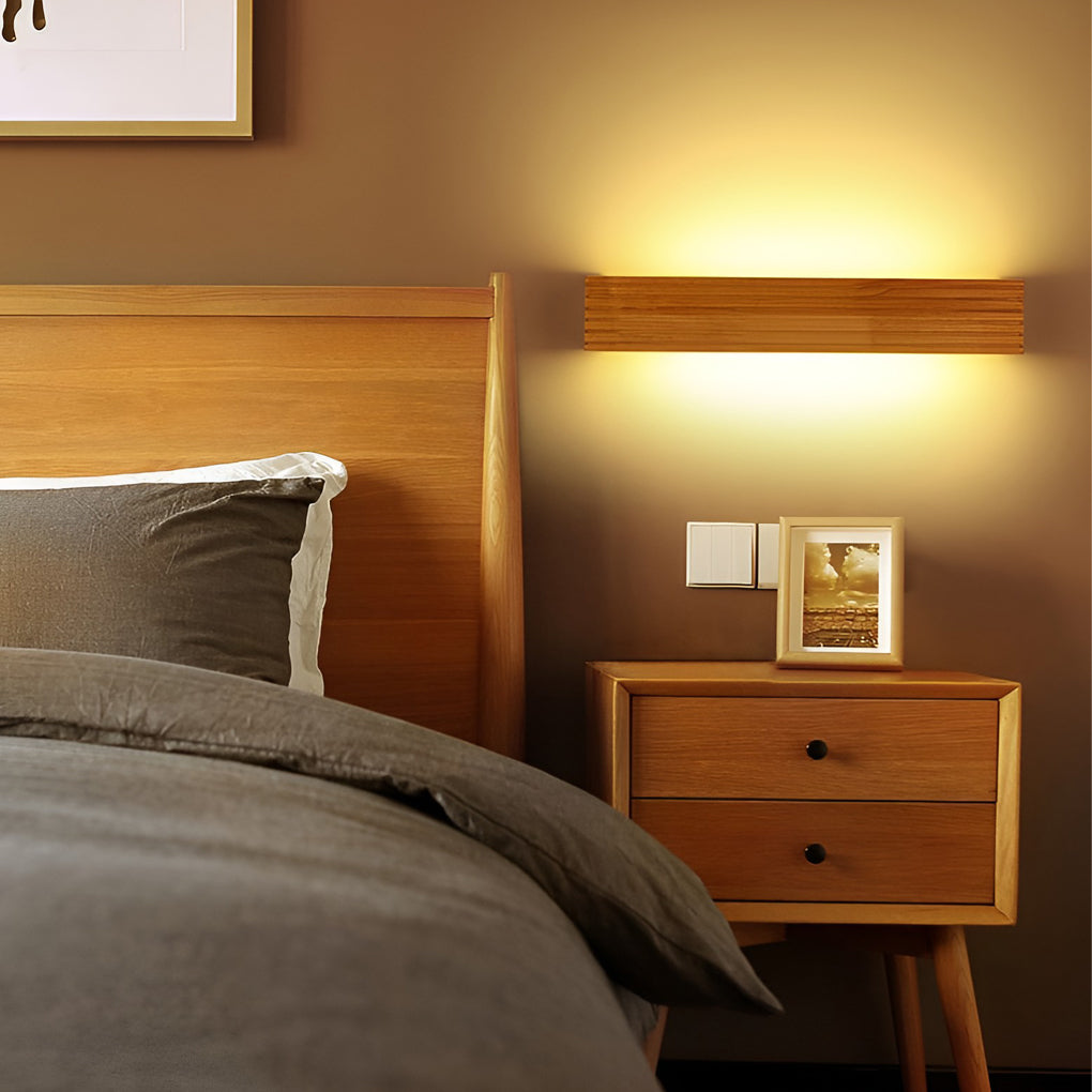 Elegant Wall-Mounted Light Fixture with Natural Finish